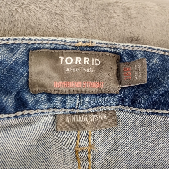 torrid Women's Light Wash Distressed Skinny Jeans Size 16R - Picture 11 of 16